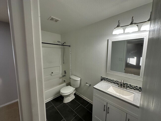 Building Photo - Beautiful Home in Stone Oak!