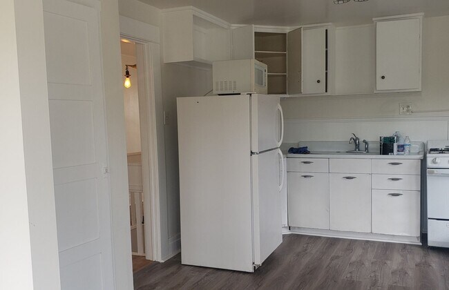 Building Photo - 622