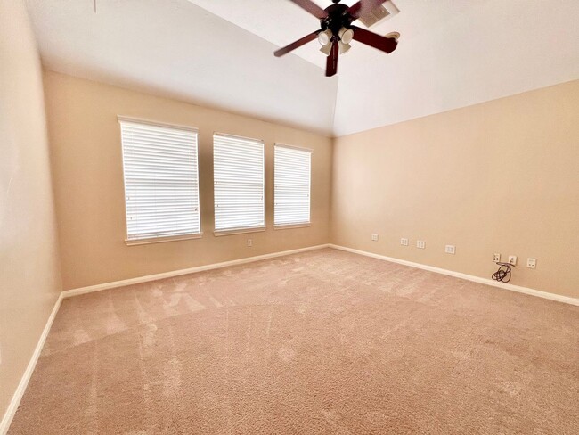 Building Photo - 16735 Village View Trail