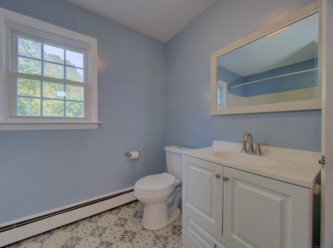 Building Photo - 24 Larchmont Terrace