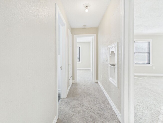 Building Photo - 1307 NW Maple Ave