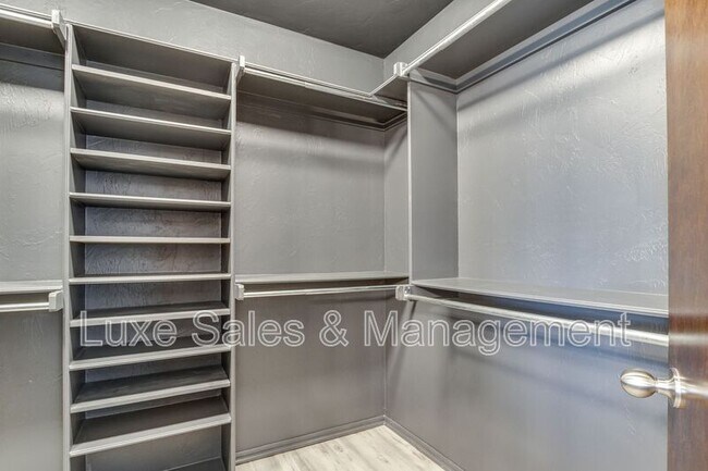Building Photo - 1174 Misty Dr NW