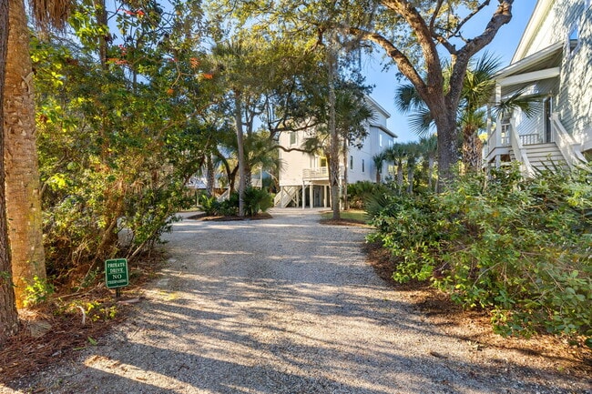 Building Photo - 508 E Huron Ave