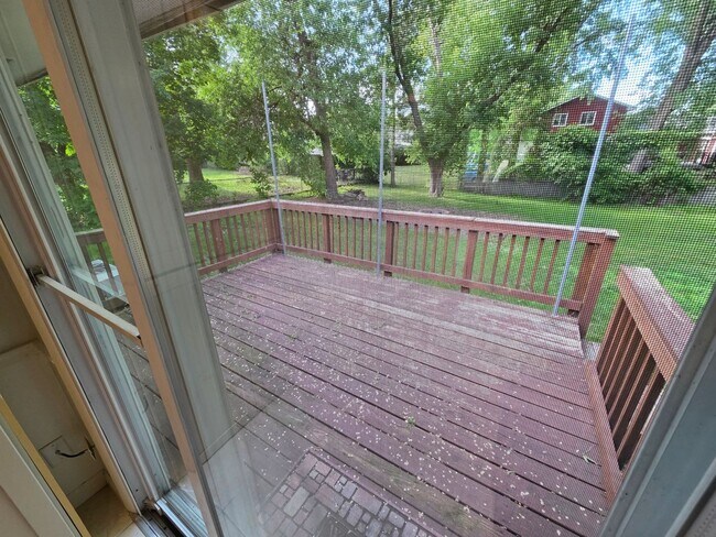 Building Photo - Renovated Beauty in Spring Lake Park