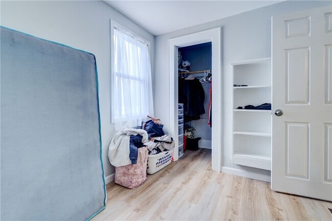 Building Photo - 523 Elmgrove Rd