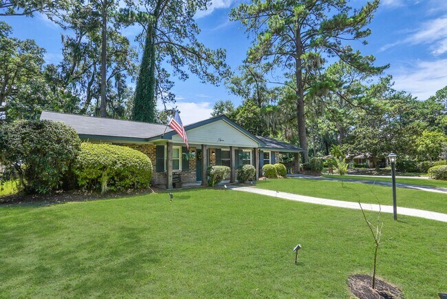 Building Photo - 9 Hillyer Dr