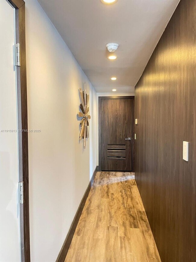 Building Photo - 610 8th St