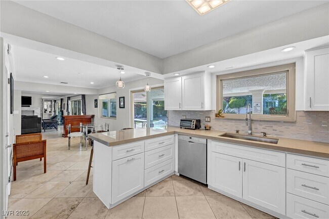 Building Photo - 2100 Westlund Dr
