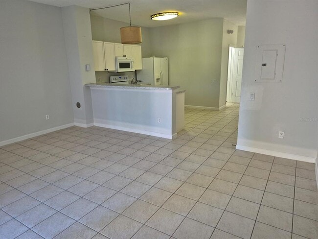 Building Photo - 2338 Silver Palm Dr