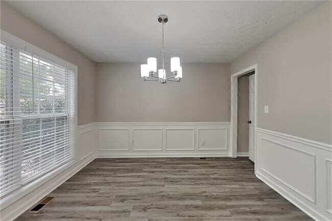 Building Photo - 1294 Log Cabin Ln SE