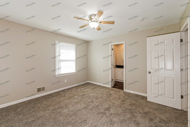 Building Photo - 512 S Wabash Ct