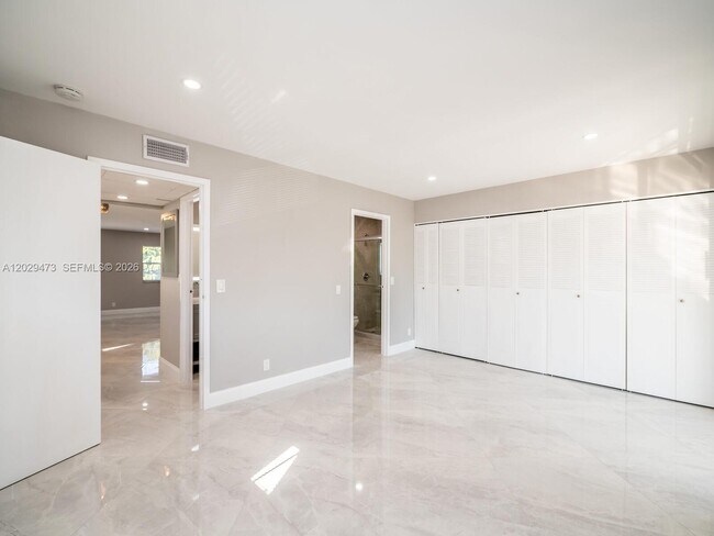 Building Photo - 718 Brittany Park