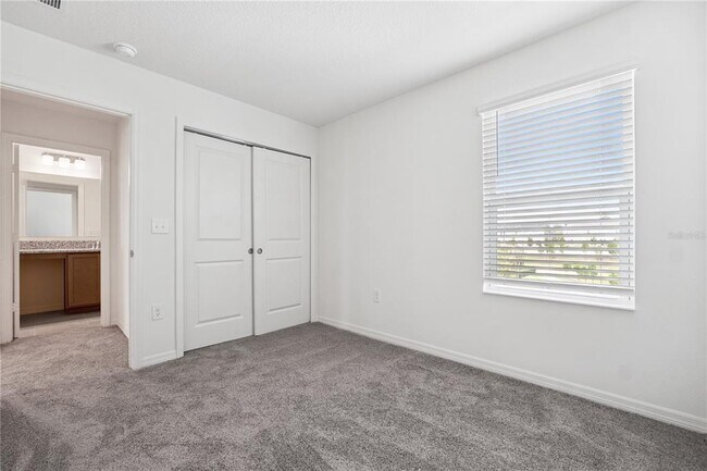 Building Photo - 736 Overpool Ave