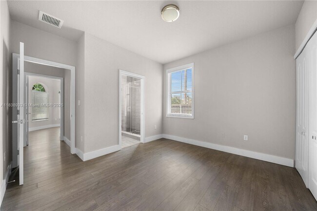 Building Photo - 8555 NW 111th Ct
