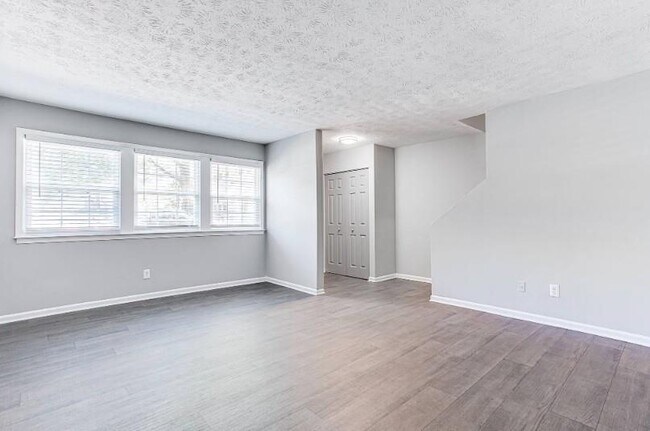 Building Photo - 707 Franklin Gateway SE