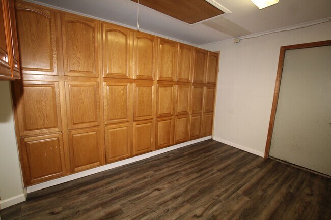 Building Photo - Large 4 bedroom, 2 bath home for rent in R...