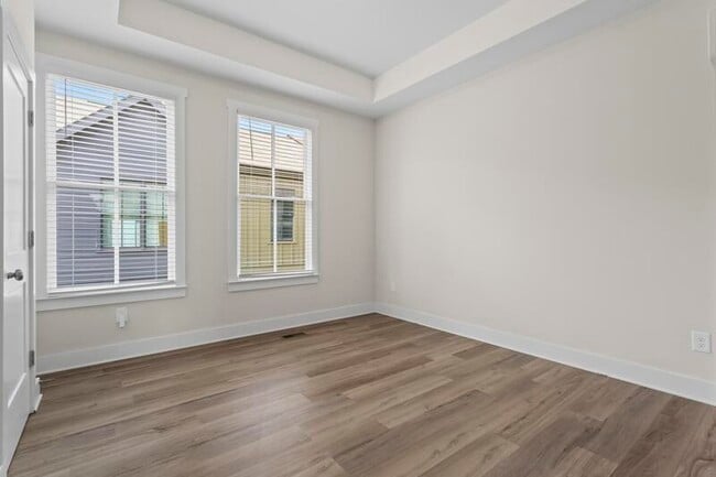 Building Photo - 1066 Crest Cir SE