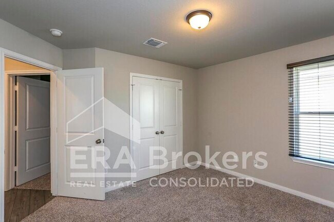 Building Photo - 6402 Golden Gate Dr