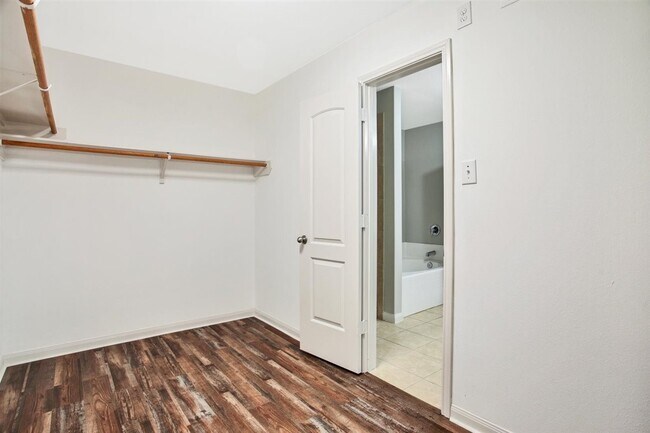Building Photo - 104 Indigo Brush Dr