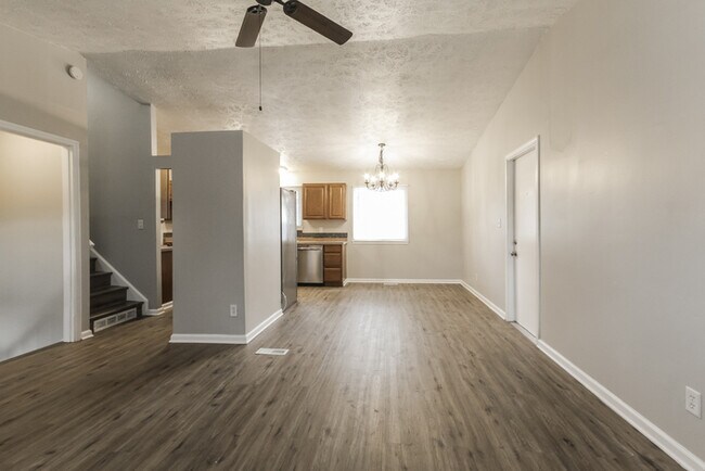 Building Photo - Stunning 3 Bedroom Home