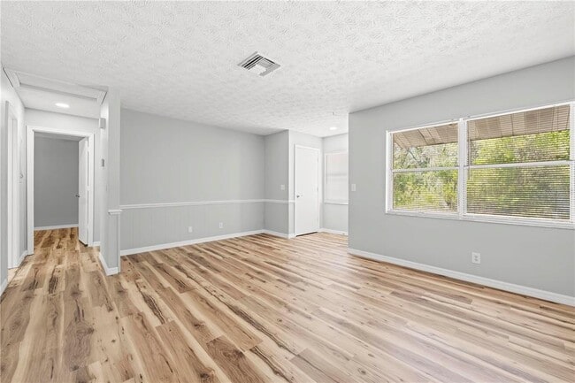 Building Photo - 2910 S Coleman Ave