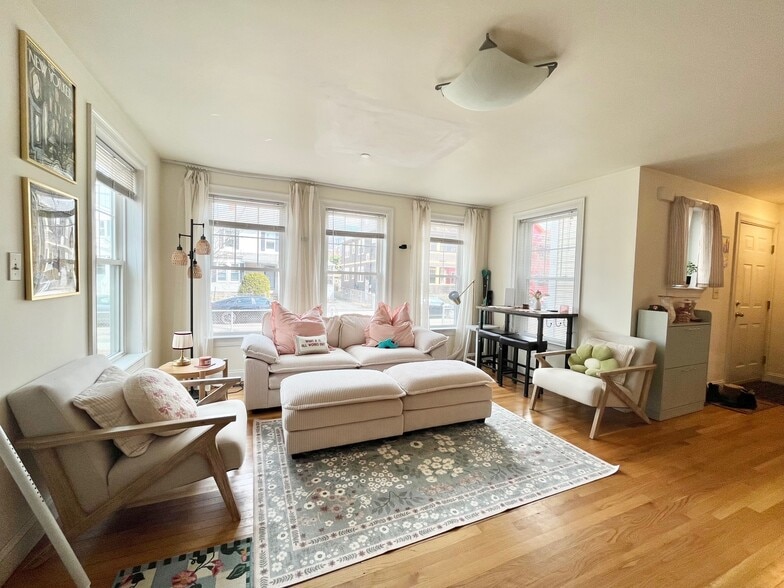 Building Photo - 17 Raymond St