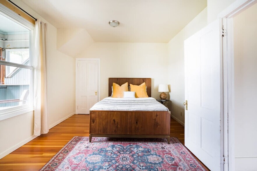 Building Photo - 2015 NW 21st Ave