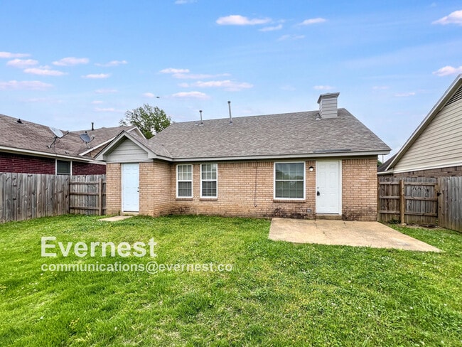 Building Photo - 7091 Foxhall Dr