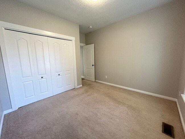 Building Photo - Lochsa Falls 5 Bedroom Home with Private B...