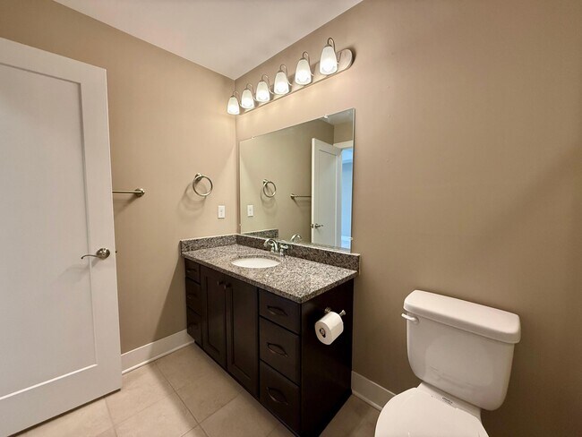 Building Photo - 2564 W Towne St