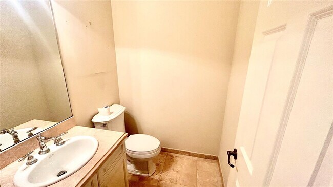 Building Photo - 2720 NE 9th Ave