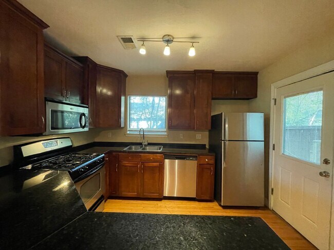 Building Photo - 1038 E 43rd St