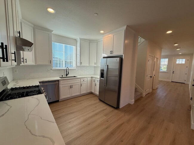 Building Photo - 8461001/85