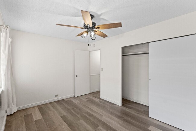 Building Photo - Renovated Tropic Gardens Town House for rent!