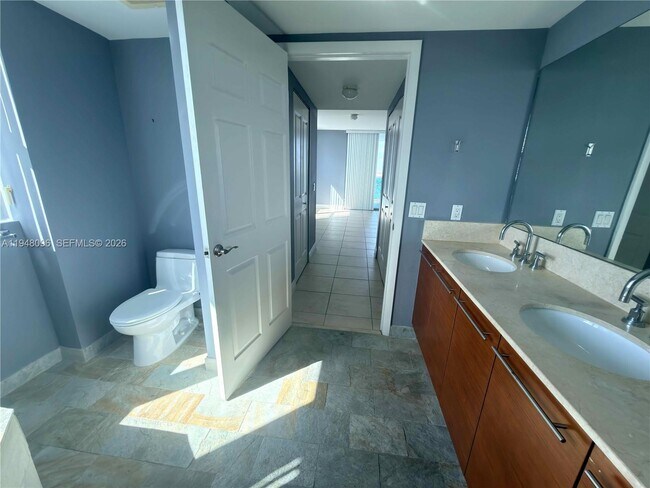 Building Photo - 2641 N Flamingo Rd