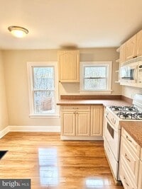 Building Photo - 666 Jefferson Ave