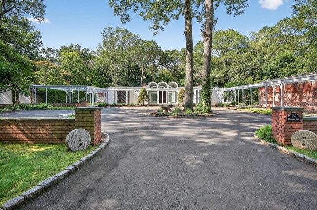 Primary Photo - 156 Horseshoe Rd