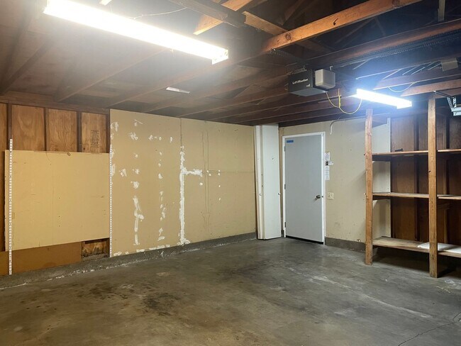 Building Photo - Two Story 3 Bedroom/2.5 Bathroom w/Two Car Garage