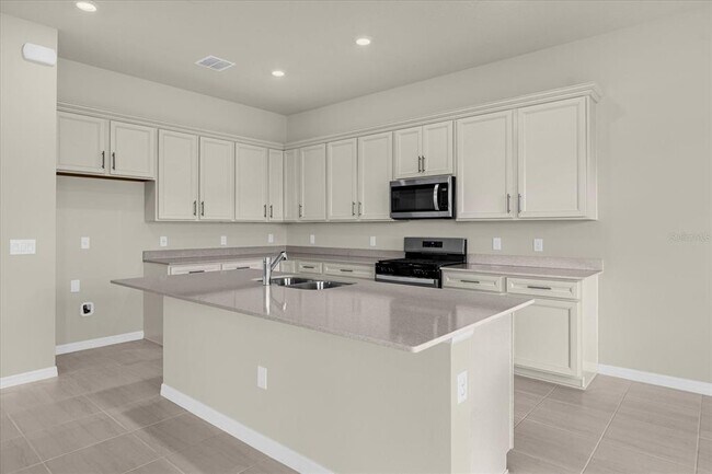 Building Photo - 10411 Pk Ests Ave