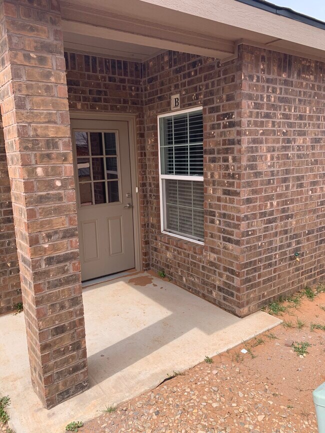 Building Photo - 2644 E 14th St