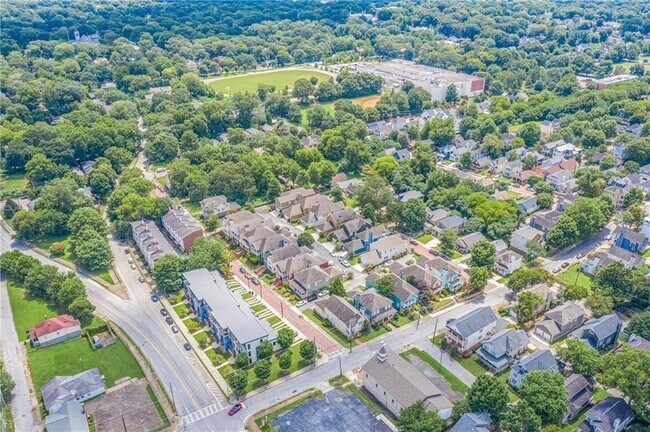 Building Photo - 472 Martin St SE