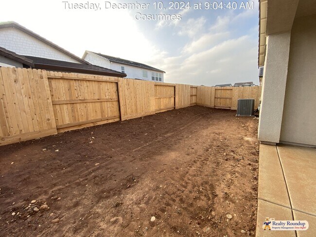 Building Photo - 4197 Crossroads Wy