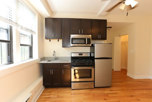 Building Photo - 4747 N Hermitage Ave