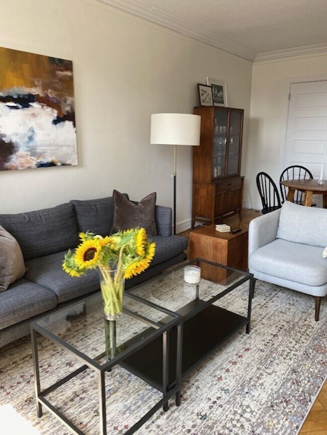 Interior Photo - 500 W Belden Ave