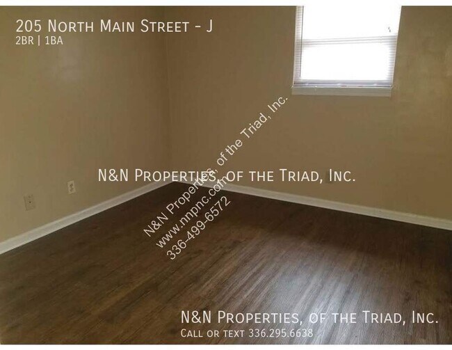 Building Photo - 205 N Main St