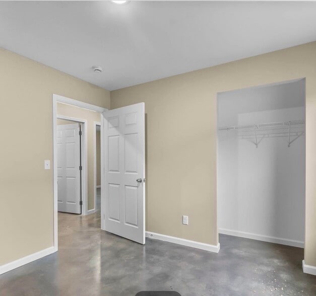 Building Photo - 1300 W Mar Elm St