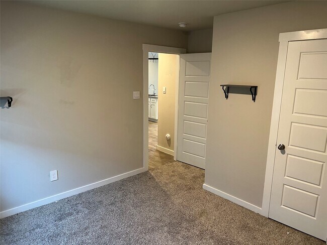 Building Photo - 12711 Sydenham Hl Ln