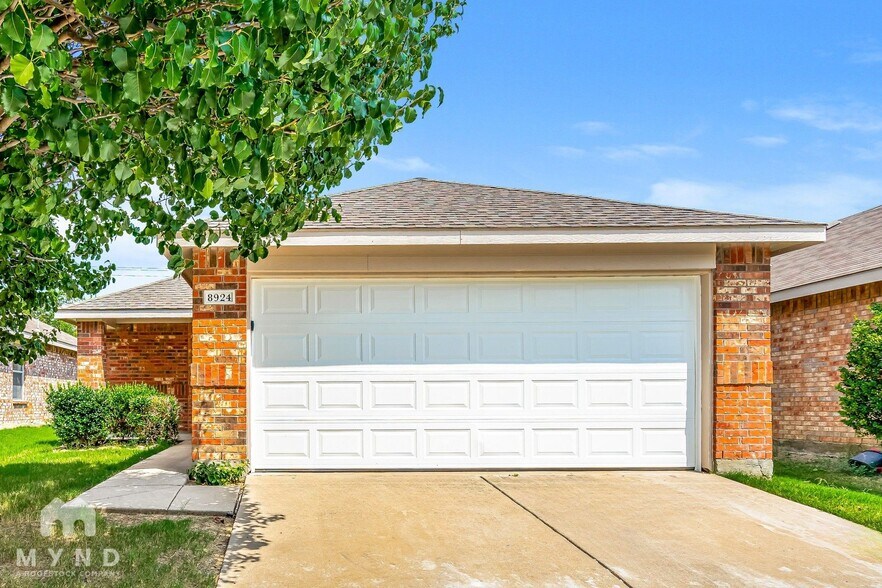 Primary Photo - 8924 Sun Haven Way