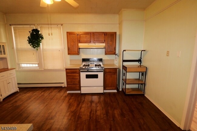 Building Photo - 484 Delavan Ave