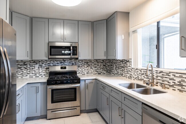 2BR, 2BA - 1,050SF - Kitchen - Moorpark Terrace Apartments